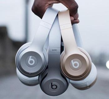 Apple ปล่อยหูฟัง Beats Solo 2 ไร้สายรุ่นใหม่ มาพร้อมสีในแบบฉบับ iPhone