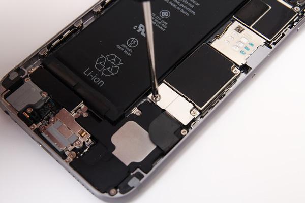Apple วางจำหน่าย Smart Battery Case เคสที่มาพร้อมแบตเตอร์รี่ในตัวสำหรับ iPhone 6 และ 6S